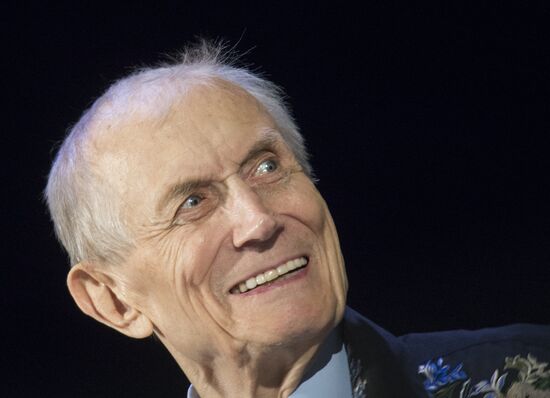 Празднование дня рождения поэта Евгения Евтушенко