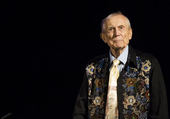 Празднование дня рождения поэта Евгения Евтушенко