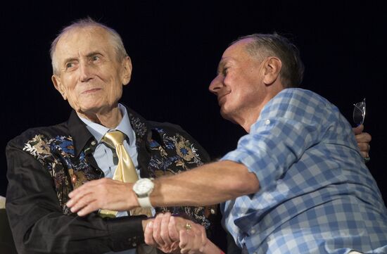 Празднование дня рождения поэта Евгения Евтушенко