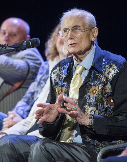 Празднование дня рождения поэта Евгения Евтушенко