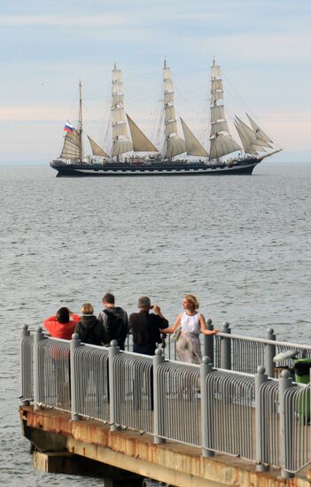 Парусное дефиле барка "Крузенштерн" на Балтийском море