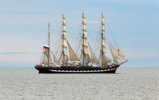 Парусное дефиле барка "Крузенштерн" на Балтийском море