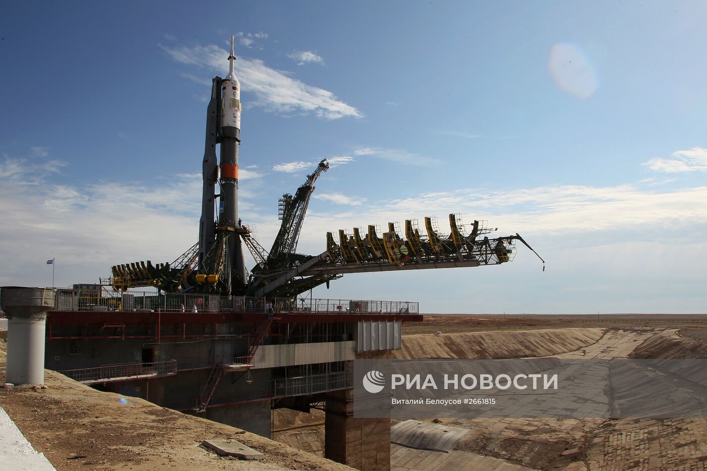 Вывоз и установка на старт ракеты "Союз ТМА-17М"