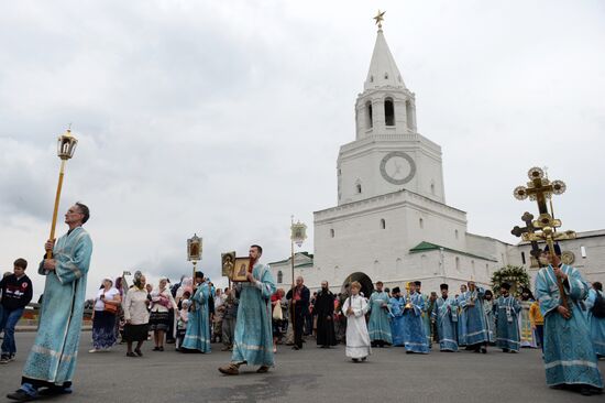 Крестный ход в праздник Казанской иконы Божией Матери