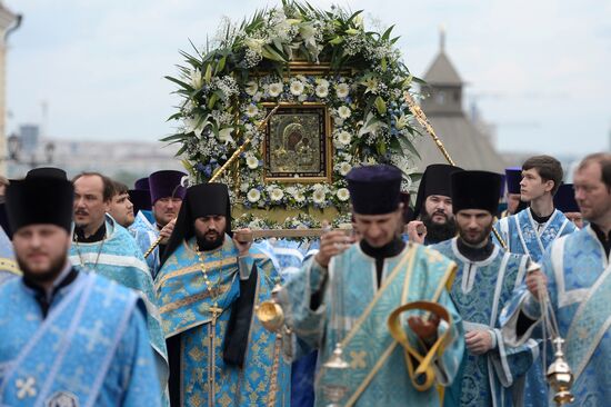 Крестный ход в праздник Казанской иконы Божией Матери