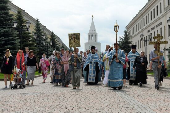 Крестный ход в праздник Казанской иконы Божией Матери