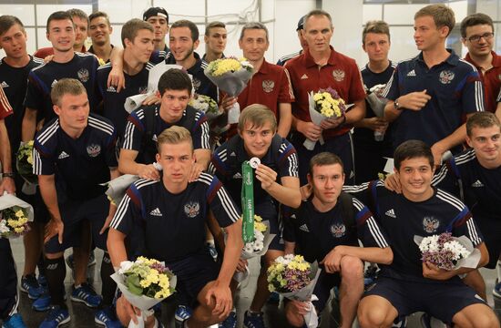 Прилет юношеской сборной по футболу в Москву