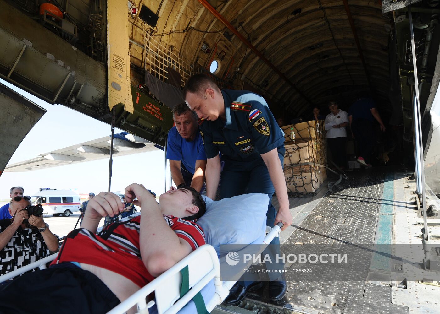 Дети из Донбасса отправлены на лечение в Москву спецбортом МЧС РФ