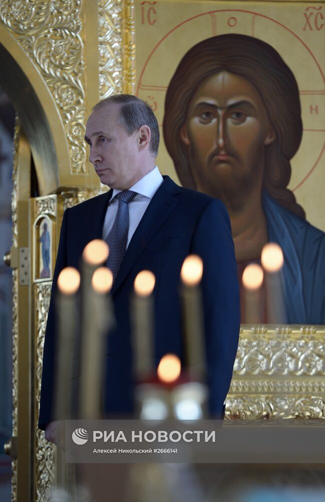 Президент РФ В.Путин посетил храм Святого Князя Владимира