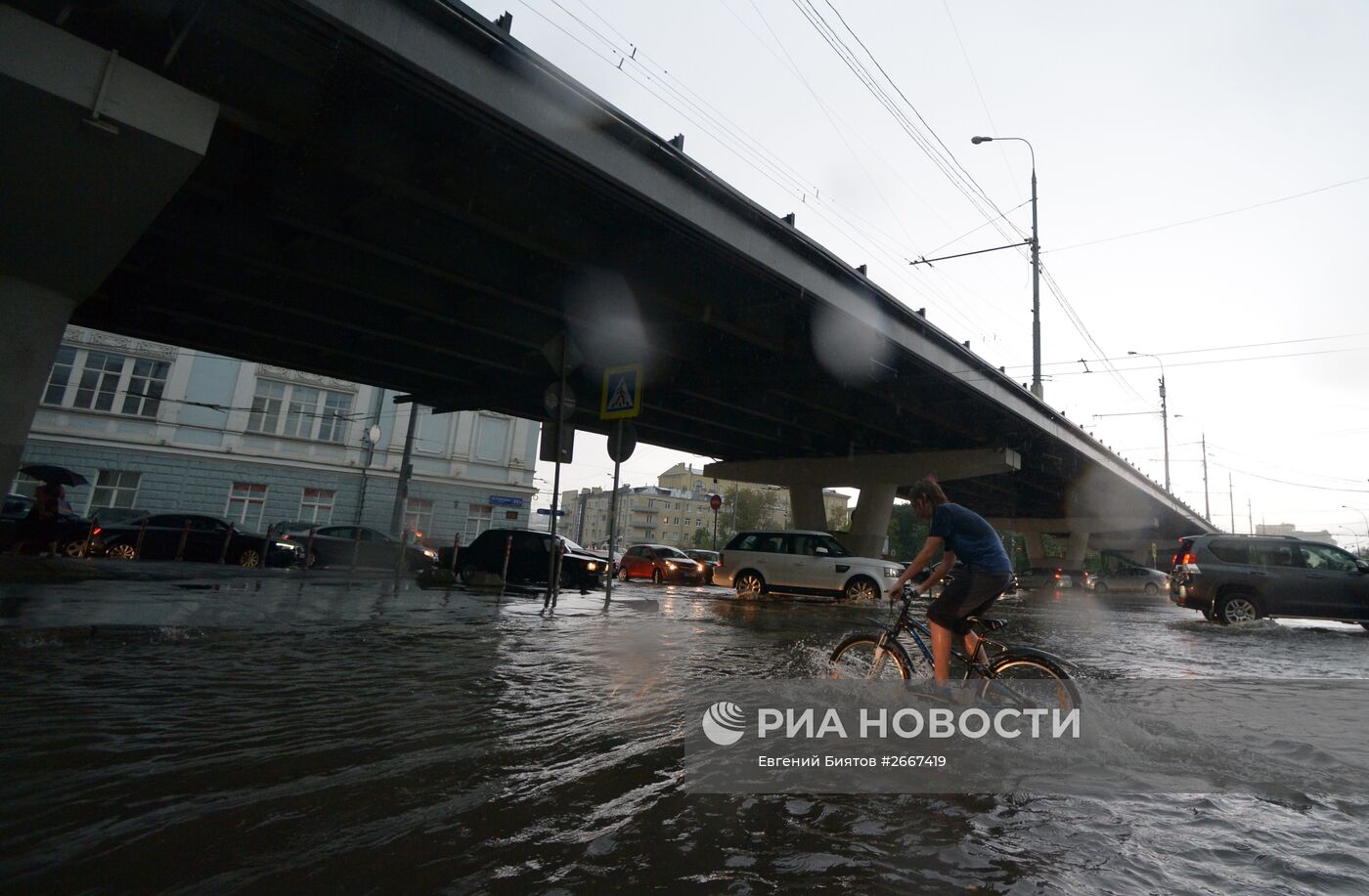 Сильный дождь в Москве