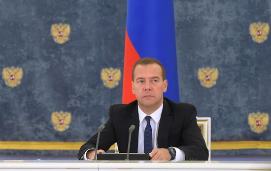 Премьер-министр РФ Д.Медведев провел заседание Правительственной комиссии по развитию СКФО