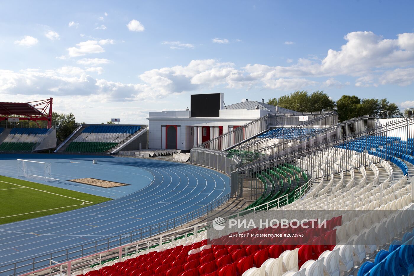 Подготовка к открытию стадиона "Нефтяник" в Уфе