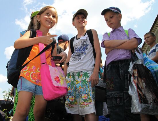 Открытие летнего лагеря для детей из ДНР