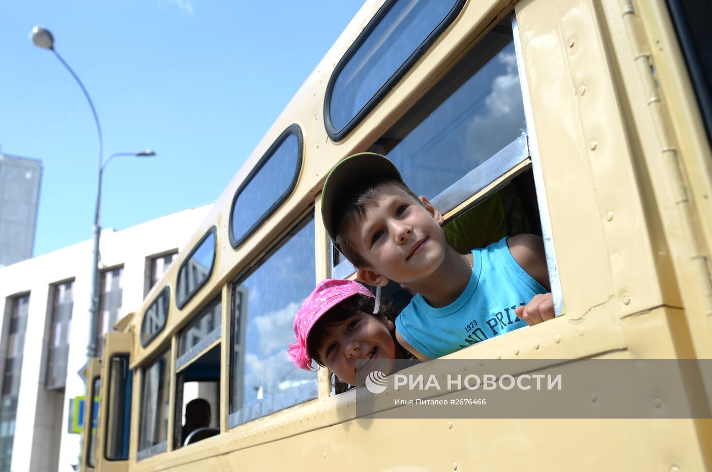 Парад раритетных автобусов в Москве