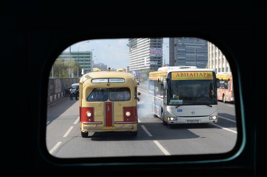 Парад раритетных автобусов в Москве