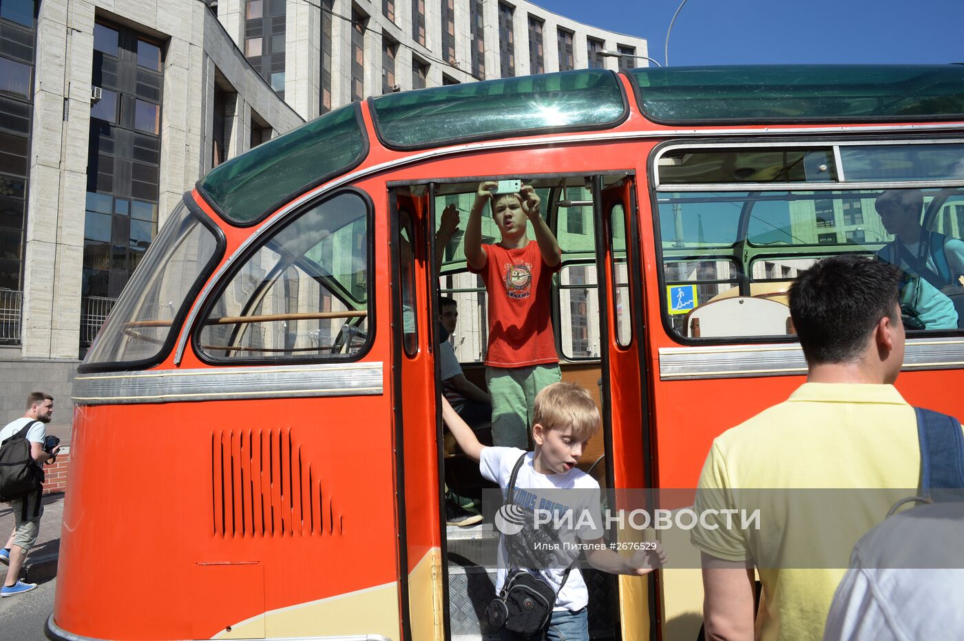 Парад раритетных автобусов в Москве