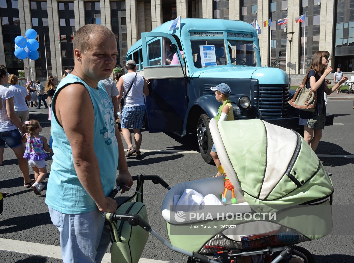 Парад раритетных автобусов в Москве