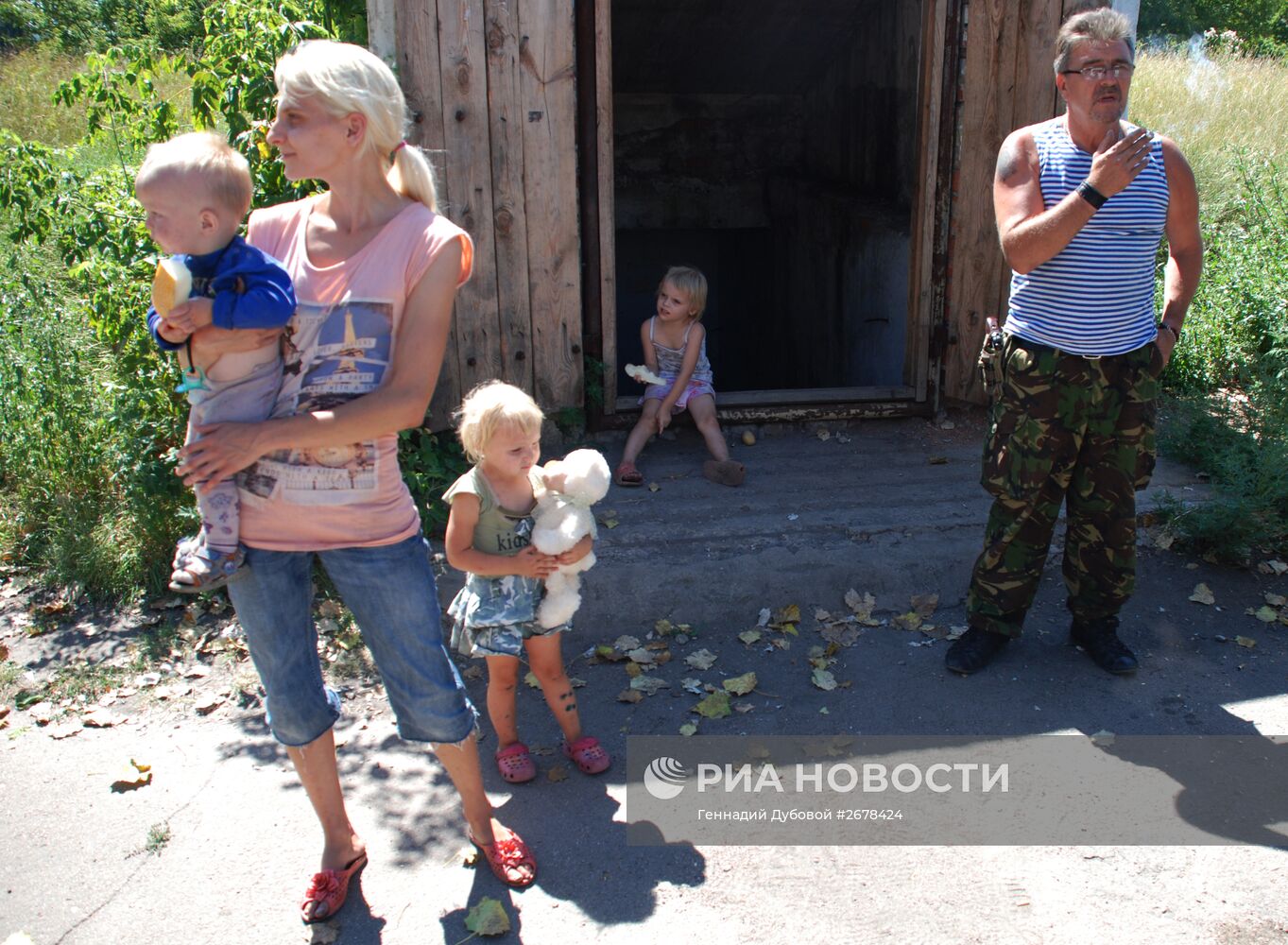 Дети в бомбоубежище в городе Донецке