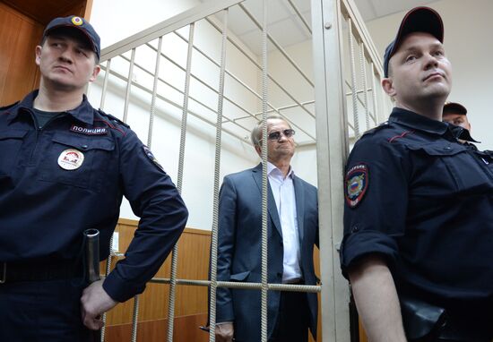 Рассмотрение ходатайства следствия об аресте В. Нечаева