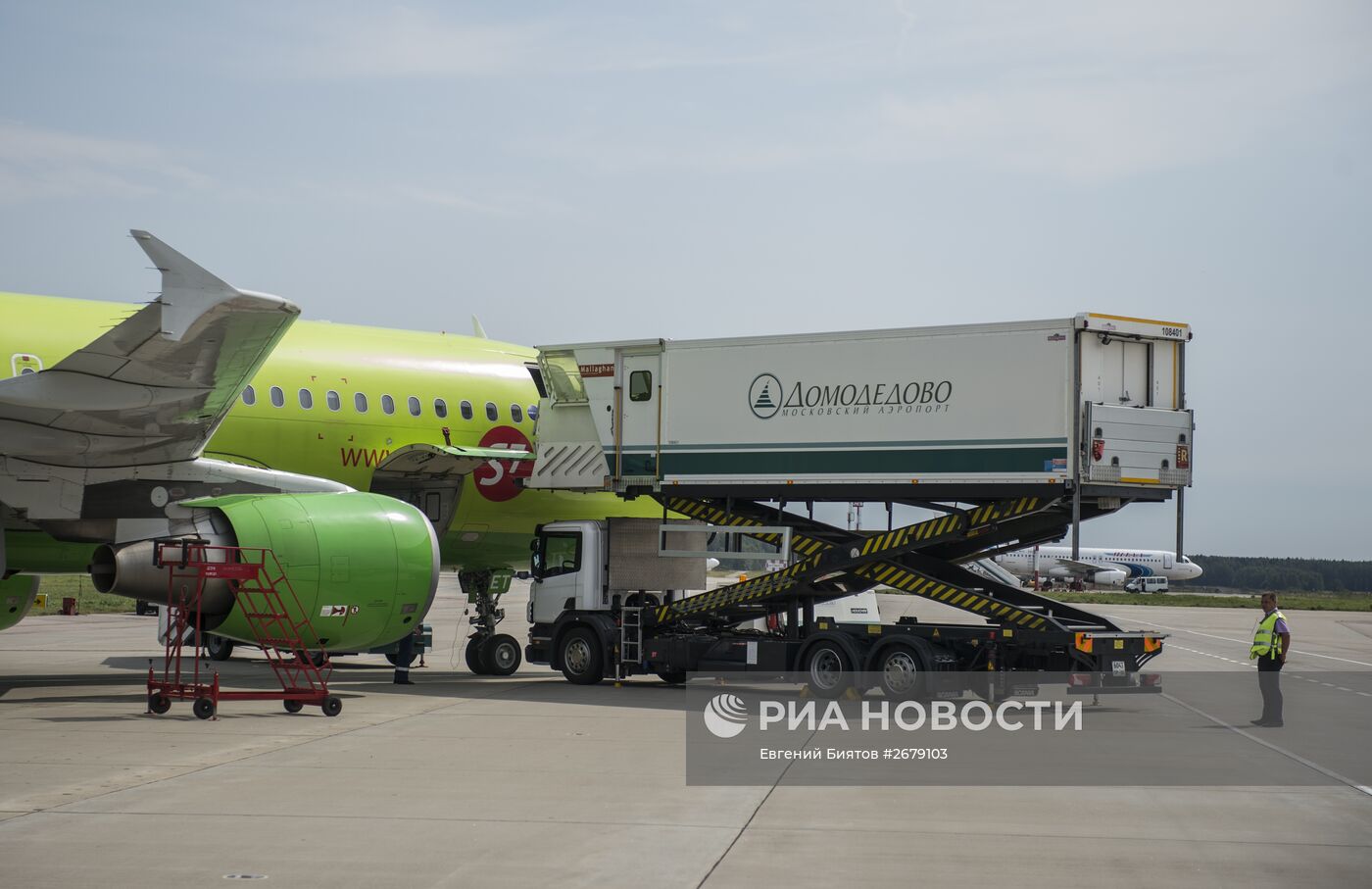 Обслуживание самолетов в аэропорту "Домодедово"