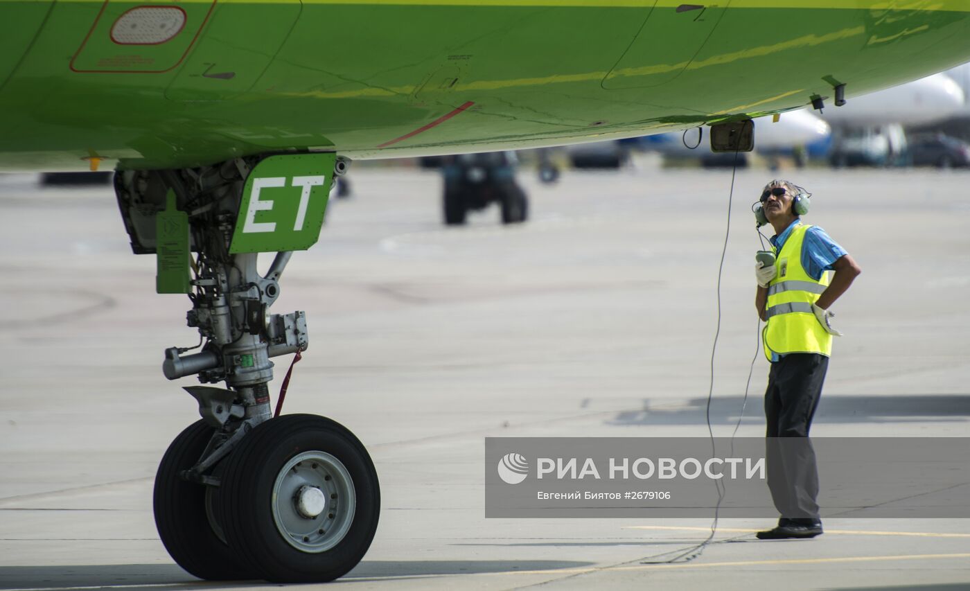 Обслуживание самолетов в аэропорту "Домодедово"