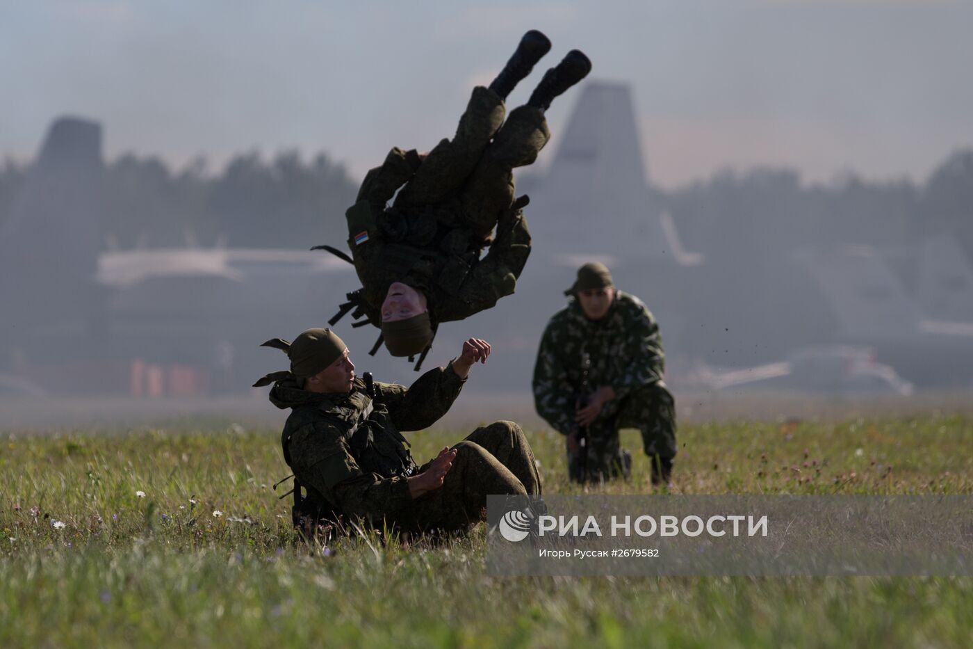 Празднование дня воздушного флота РФ в Санкт-Петербурге