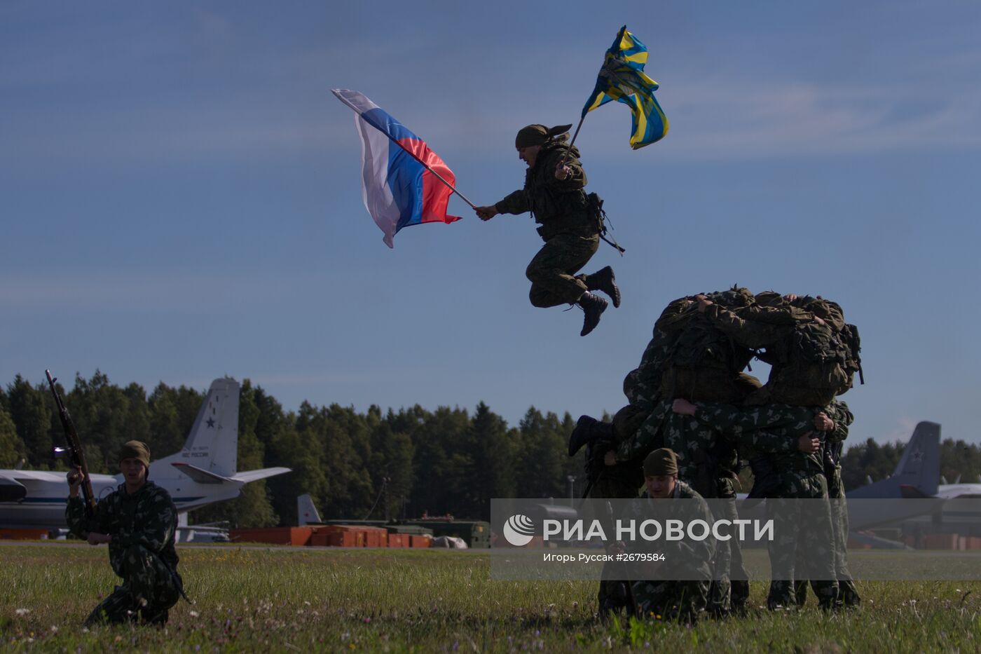 Празднование дня воздушного флота РФ в Санкт-Петербурге