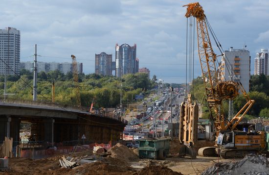 Строительство автомобильной развязки в Москве