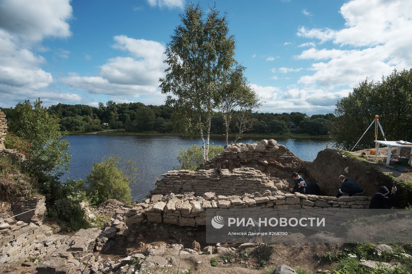 Археологи нашли клад времен Ивана Грозного на территории крепости Старой Ладоги