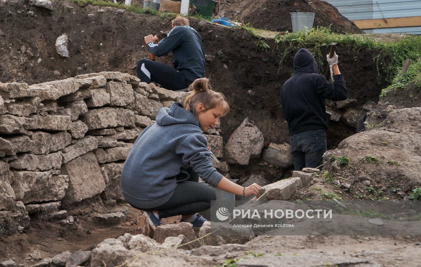 Археологи нашли клад времен Ивана Грозного на территории крепости Старой Ладоги