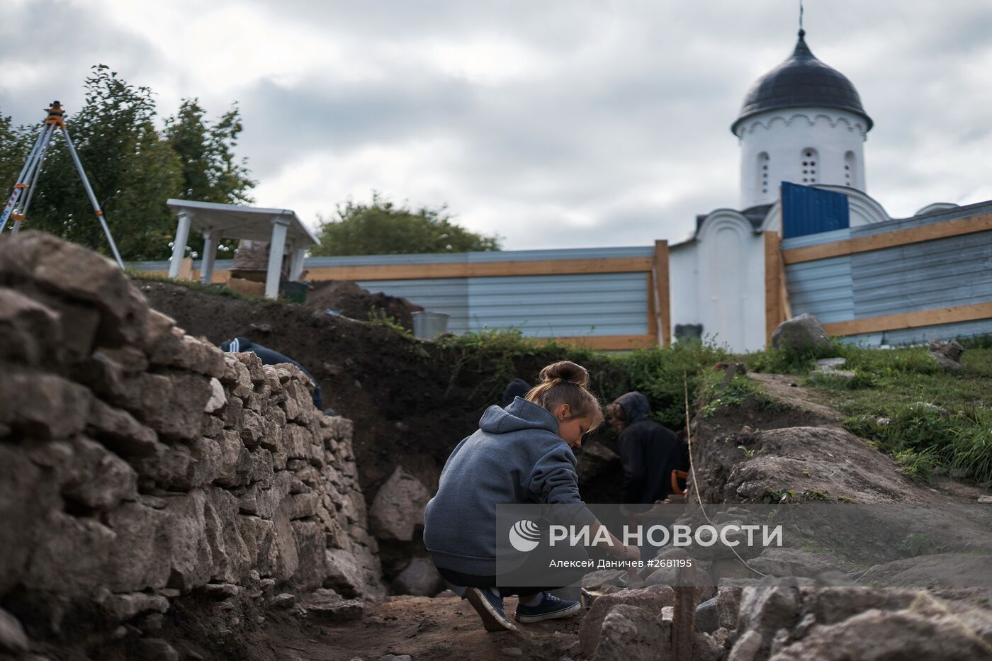 Археологи нашли клад времен Ивана Грозного на территории крепости Старой Ладоги