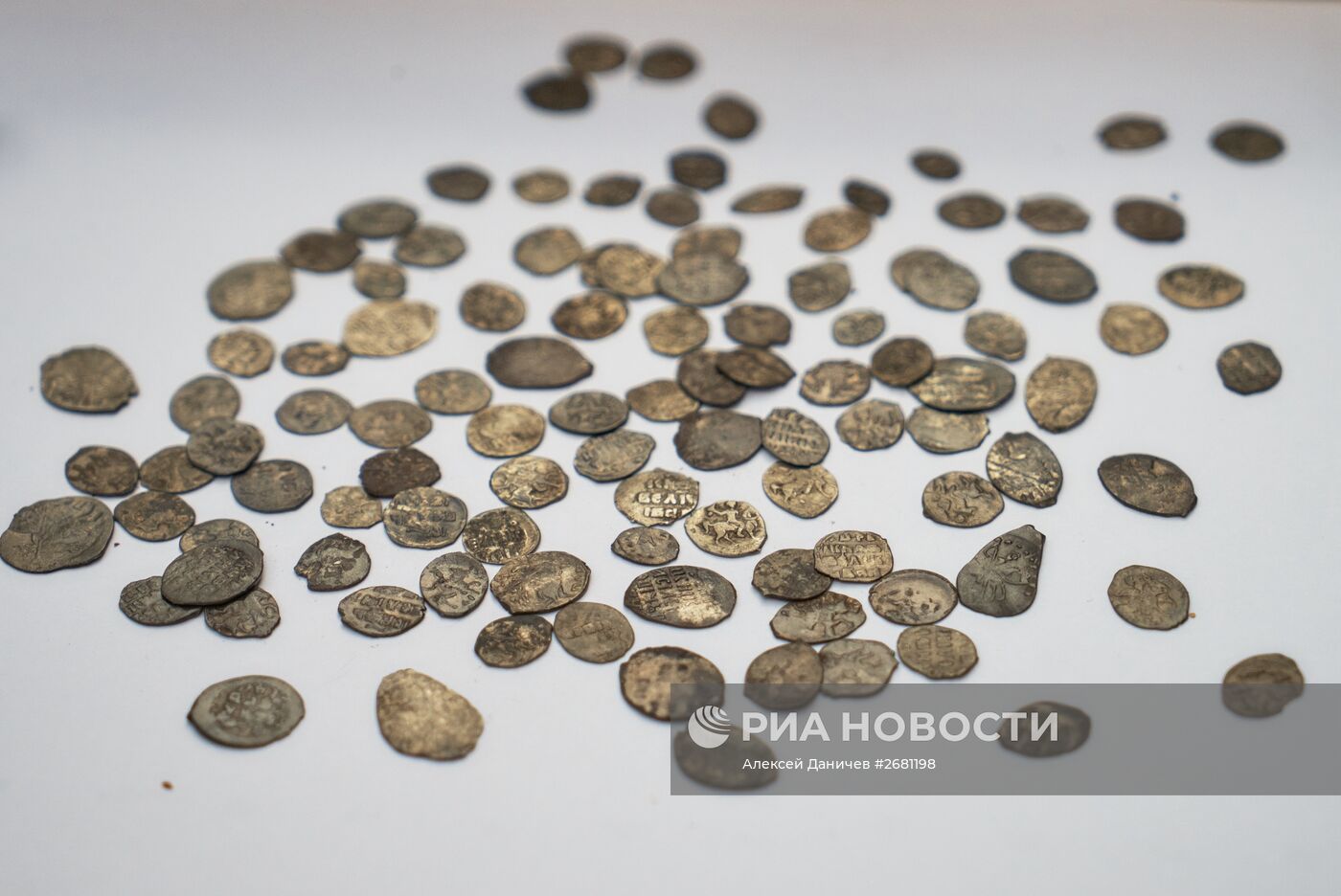 Археологи нашли клад времен Ивана Грозного на территории крепости Старой Ладоги