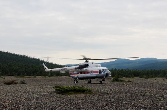 Поисково-спасательная операция на месте крушения вертолёта Ми-8 в Хабаровском крае