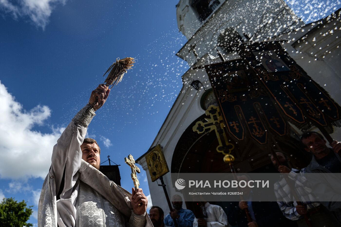 Празднование Яблочного спаса в городах России