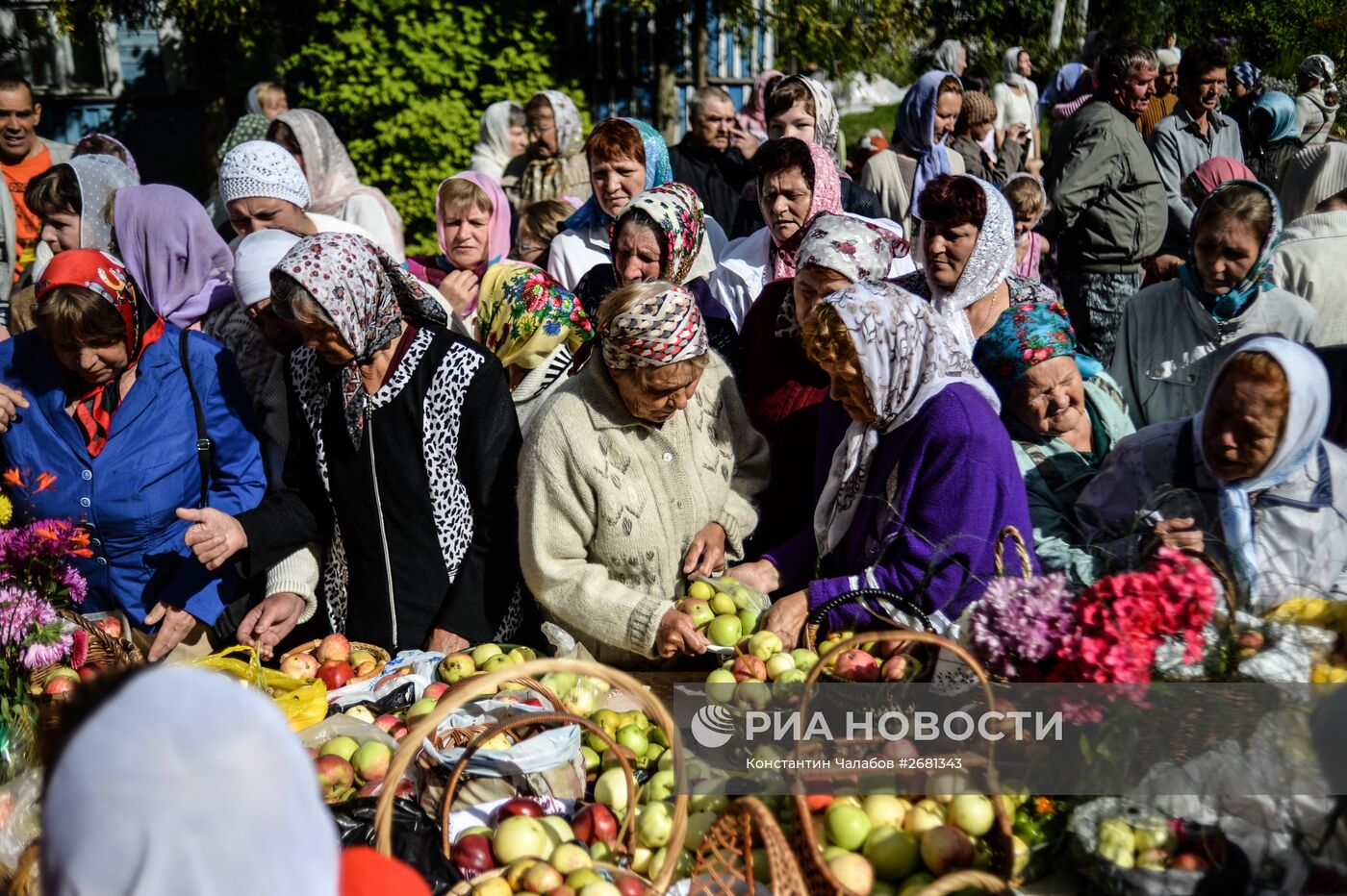 Празднование Яблочного спаса в городах России