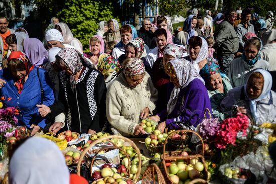 Празднование Яблочного спаса в городах России