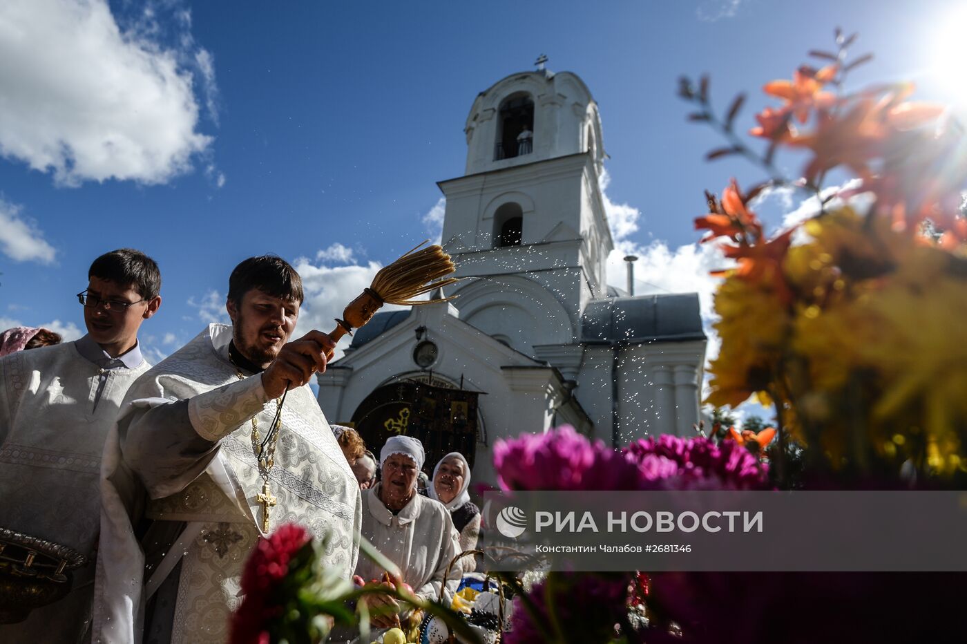 Празднование Яблочного спаса в городах России