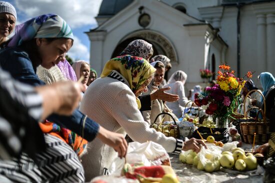 Празднование Яблочного спаса в городах России