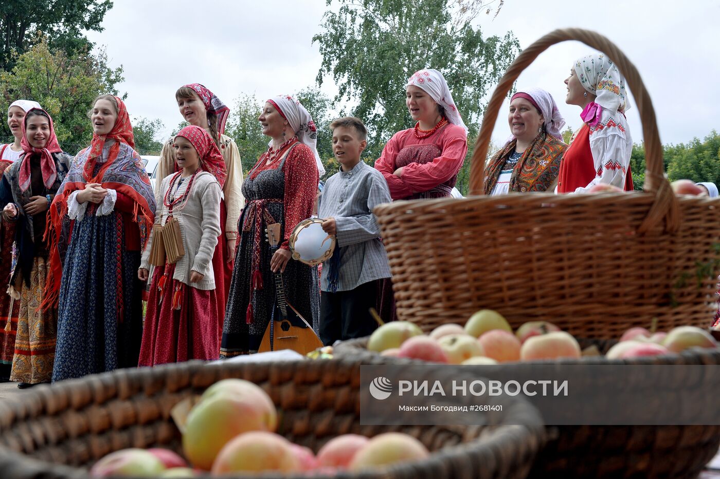 Празднование Яблочного спаса в городах России