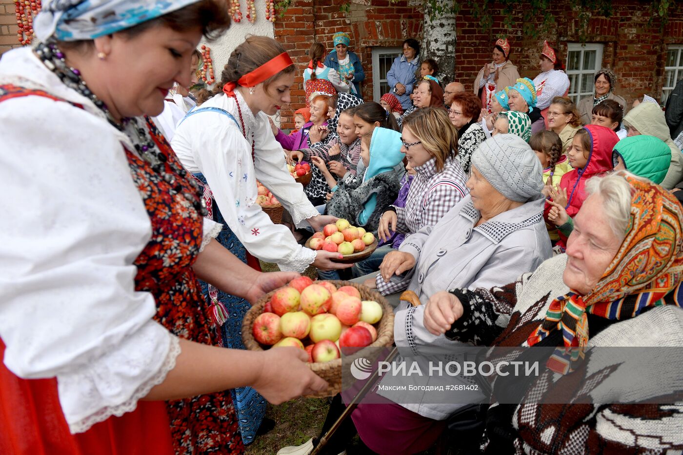 Празднование Яблочного спаса в городах России