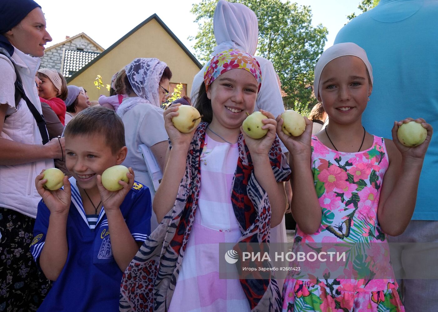 Празднование Яблочного спаса в городах России