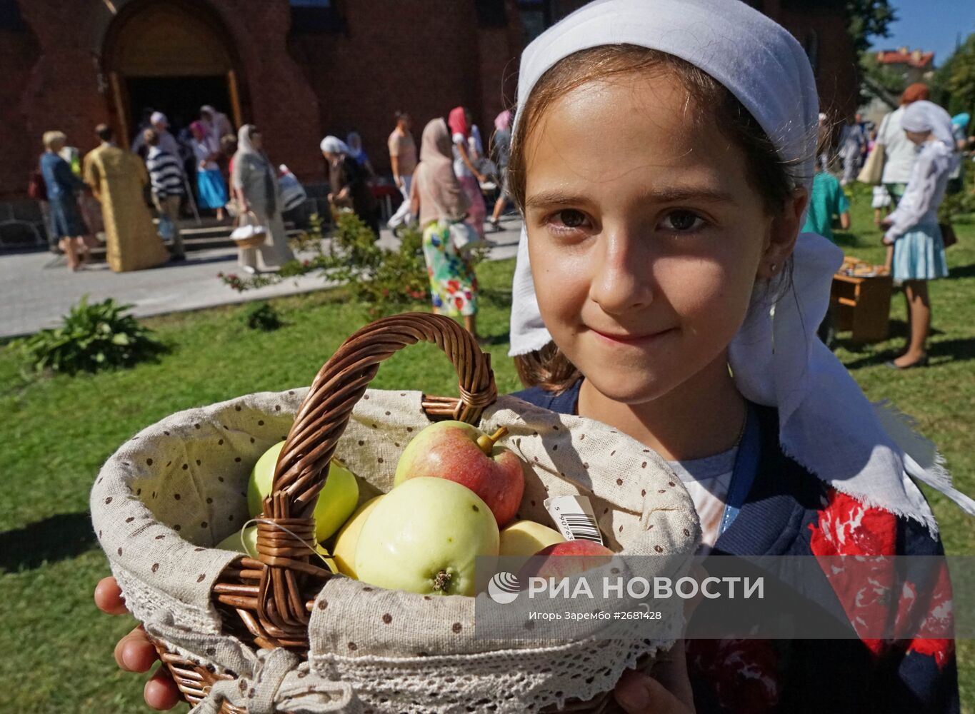 Празднование Яблочного спаса в городах России