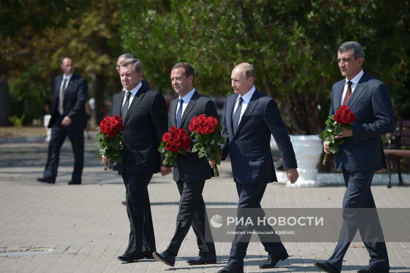 Рабочая поездка президента РФ В.Путина и премьер-министра РФ Д.Медведева в Крым