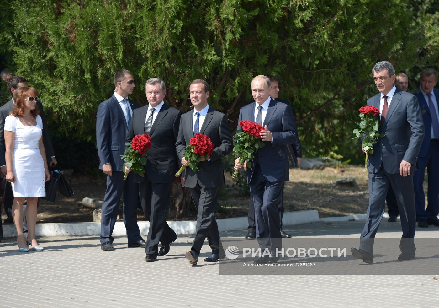 Рабочая поездка президента РФ В.Путина и премьер-министра РФ Д.Медведева в Крым
