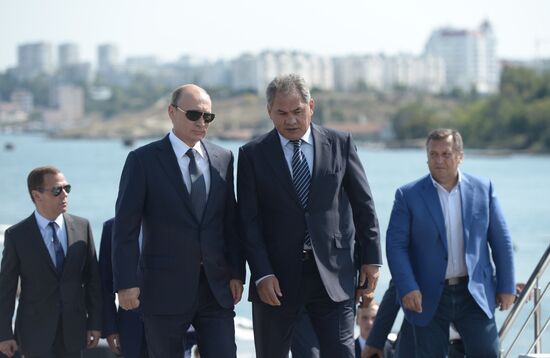 Рабочая поездка президента РФ В.Путина и премьер-министра РФ Д.Медведева в Крым