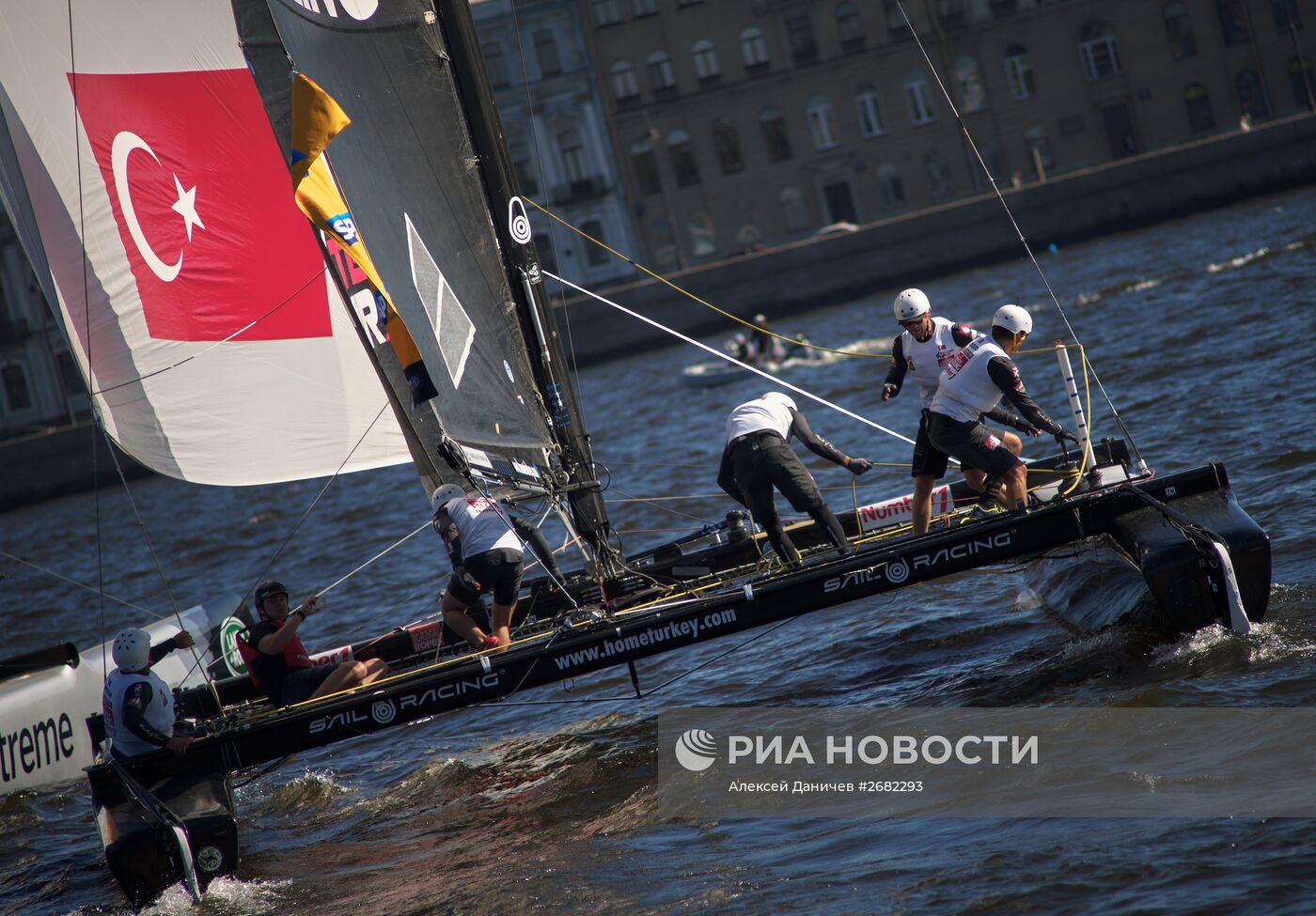 Парусная регата Extreme Sailing Series в Санкт-Петербурге