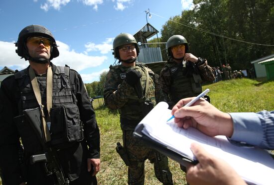 Открытое первенство среди подразделений спецназа по стрельбе из стрелкового оружия на стрельбище в Мордовии