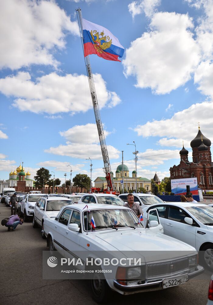 Празднование Дня российского флага в городах России