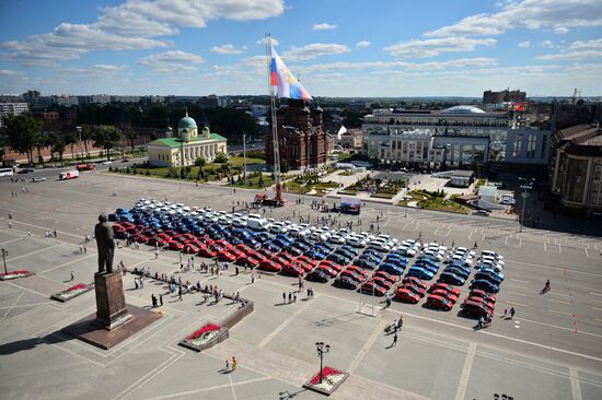 Празднование Дня российского флага в городах России