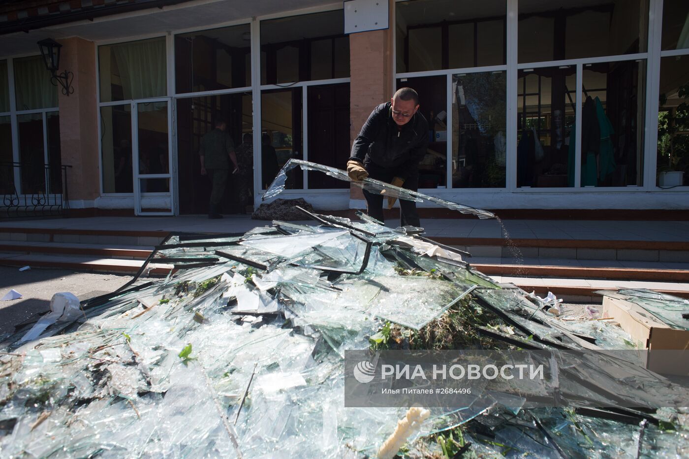 Последствия ночного обстрела украинскими силовиками донецкой Горловки